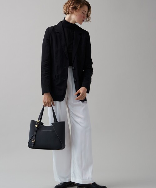 TOFF&LOADSTONE（トフアンドロードストーン）の「Wrap tote light shrink（ラップトート ライトシュリンク）L（トートバッグ・レディース・サンドベージュ/グレー系その他6/ブラウン系その他2/ホワイト系/ブラック/チャコールグレー・00）」の8枚目の写真