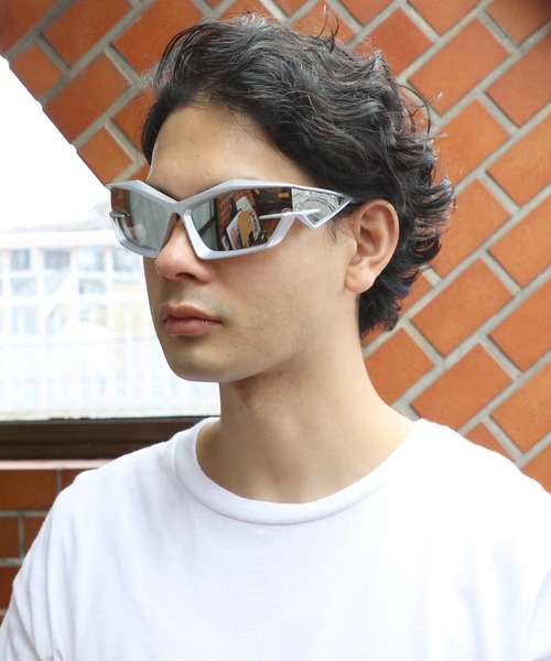 ８(eight)（エイト）の「シャープサングラス（サングラス・メンズ・オレンジ/グリーン/レッド/ブラック/グレー系その他/その他/ブラック系その他/グレー/クリア/ピンク・FREE）」の19枚目の写真