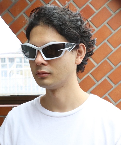 ８(eight)（エイト）の「シャープサングラス（サングラス・メンズ・オレンジ/グリーン/レッド/ブラック/グレー系その他/その他/ブラック系その他/グレー/クリア/ピンク・FREE）」の20枚目の写真