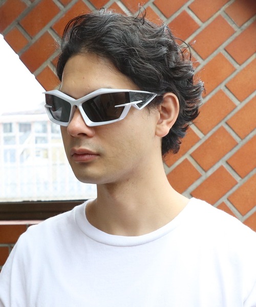 ８(eight)（エイト）の「シャープサングラス（サングラス・メンズ・オレンジ/グリーン/レッド/ブラック/グレー系その他/その他/ブラック系その他/グレー/クリア/ピンク・FREE）」の21枚目の写真