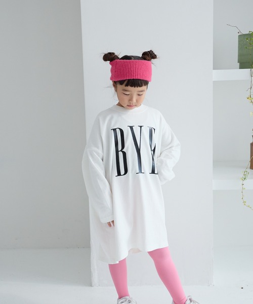 LOWRYS FARM（ローリーズファーム）の「アソートロゴプリントワンピースＬＳ　143094（ワンピース・キッズ・ピンク/ネイビー/ブルー/グレー/ブラック/グレー系その他/オフホワイト・140cm/130cm/120cm/110cm/150cm）」の2枚目の写真