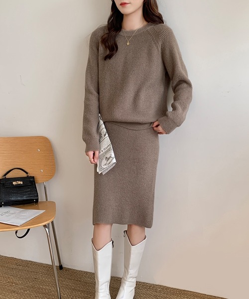 SHEPP(シープ)の「【セットアイテム】クルーネック リブニット&タイトスカートセット(ワンピース・レディース・ブラウン/グレー/アイボリー/ブラック・F)」の2枚目の写真