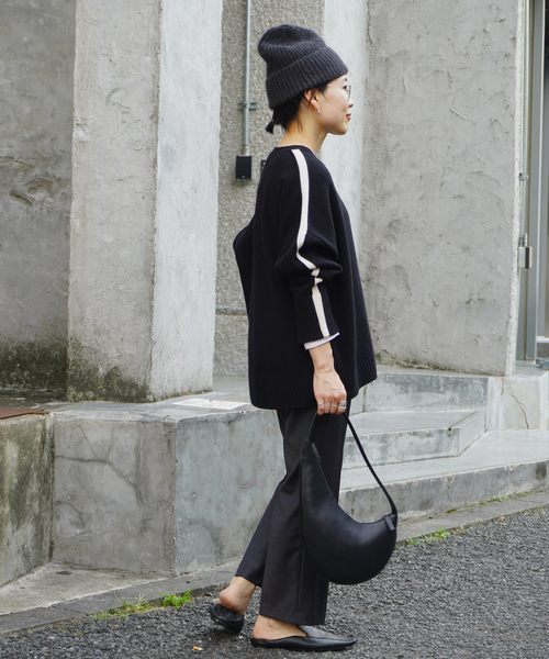 AP STUDIO(エーピーストゥディオ)の「ラインニットプルオーバー(ニット/セーター・レディース・ブラック/オリーブ・FREE)」の7枚目の写真