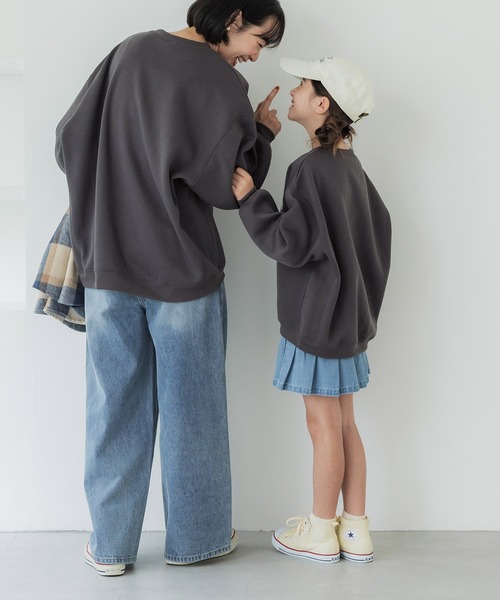 coca(coca)(コカ)の「【WEB限定セール】キッズ 親子お揃い裏起毛プリントロゴスウェット(スウェット・キッズ・グレイッシュベージュ/グレー/レッド/チャコール・120/130/140/150)」の8枚目の写真