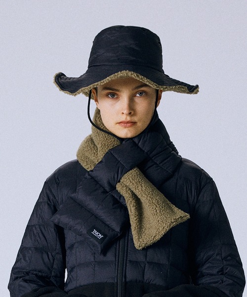 TAION（タイオン）の「【TAION(タイオン)】〈グッズ〉マウンテン アシンメトリー ダウン×ボア マフラー（マフラー・メンズ・ネイビー系1/ベージュ系その他2/ブラック×ベージュ/ブラック×ブラック/レッド系その他3/オリーブ系/パープル系その他2/オリーブ系2/ネイビー系2/ネイビー系4/グリーン系その他4/ライトグレー系3/ブラウン系その他4/ライトグレー系/グレー系その他3/ブラウン系その他7/ネイビー系5・ONESIZE）」の3枚目の写真