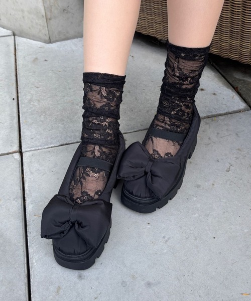 FOREVER 21（フォーエバー トゥエンティーワン）の「【2024FW】パファーリボンローファー（ローファー・レディース・シルバー/ブラック系その他/ブラック・SMALL/MEDIUM/LARGE）」の2枚目の写真