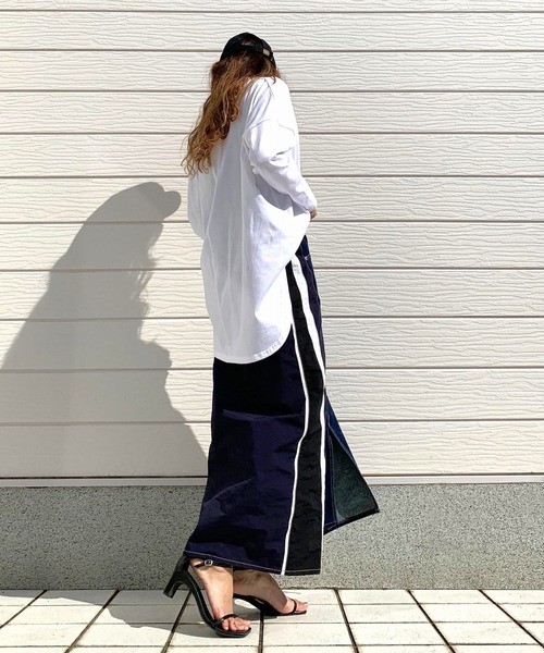 Q（キュー）の「メタリックロゴロンT（Tシャツ/カットソー・レディース・ホワイト/ブラック・MEDIUM）」の18枚目の写真