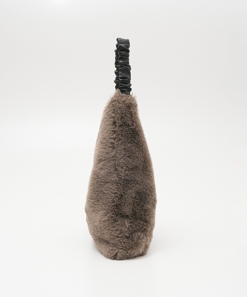 CACHELLIE(カシェリエ)の「【WEB限定】【CACHELLIE】FUR TOTEBAG ギャザーハンドルファートートバッグ(トートバッグ・レディース・ブラック/ベージュ/グレイッシュベージュ・フリー)」の5枚目の写真
