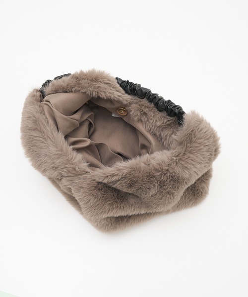 CACHELLIE(カシェリエ)の「【WEB限定】【CACHELLIE】FUR TOTEBAG ギャザーハンドルファートートバッグ(トートバッグ・レディース・ブラック/ベージュ/グレイッシュベージュ・フリー)」の8枚目の写真