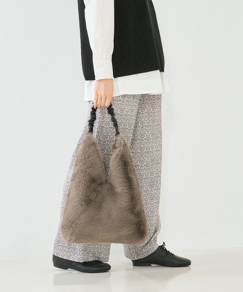CACHELLIE(カシェリエ)の「【WEB限定】【CACHELLIE】FUR TOTEBAG ギャザーハンドルファートートバッグ(トートバッグ・レディース・ブラック/ベージュ/グレイッシュベージュ・フリー)」の18枚目の写真