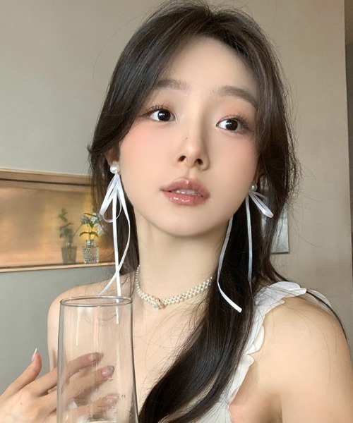 TONE SELECT GOODS(トーンセレクトグッズ)の「【urge select】ロングリボン パール ピアス(ピアス(両耳用)・レディース・グリーン/ホワイト・FREE)」の2枚目の写真