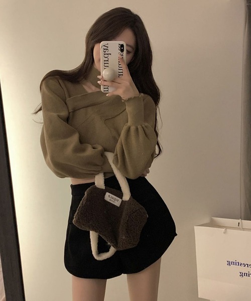 Nia（ニア）の「Nia(ニア)/チョーカー風　クロップドニットトップス（ニット/セーター・レディース・レッド/ブラック/ホワイト/ベージュ・FREE）」の3枚目の写真