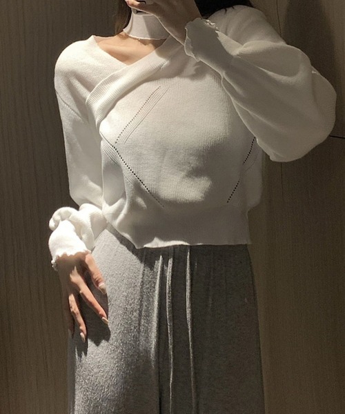 Nia（ニア）の「Nia(ニア)/チョーカー風　クロップドニットトップス（ニット/セーター・レディース・レッド/ブラック/ホワイト/ベージュ・FREE）」の7枚目の写真