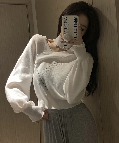 Nia（ニア）の「Nia(ニア)/チョーカー風　クロップドニットトップス（ニット/セーター・レディース・レッド/ブラック/ホワイト/ベージュ・FREE）」の8枚目の写真