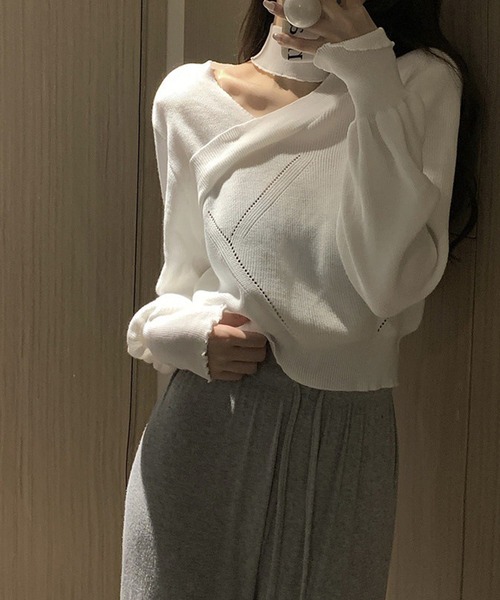 Nia（ニア）の「Nia(ニア)/チョーカー風　クロップドニットトップス（ニット/セーター・レディース・レッド/ブラック/ホワイト/ベージュ・FREE）」の10枚目の写真