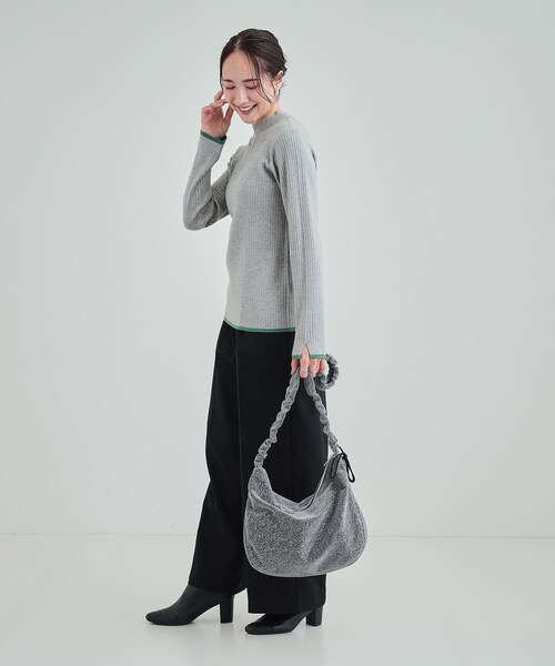 SHOO・LA・RUE（シューラルー）の「◆旬なラメ使いが目を惹く ギャザーショルダーバッグ（ショルダーバッグ・レディース・ブラック/シルバー系その他/シルバー・00）」の16枚目の写真