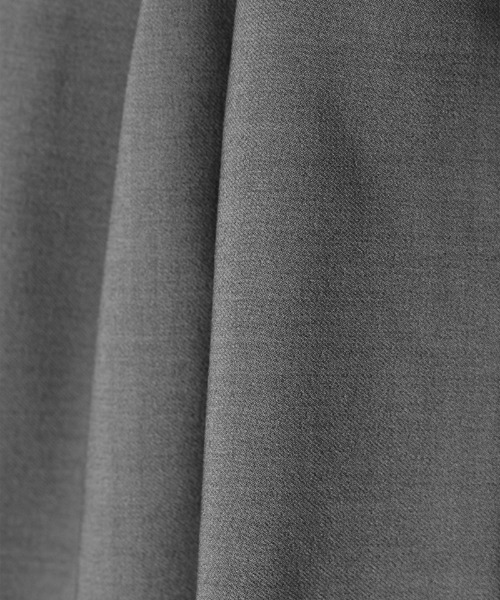 anuans（アニュアンス）の「ボリュームスリーブナローワンピース