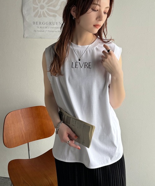 classicalelf(クラシカルエルフ)の「夏コーデの主役!シルケット胸元刺繍サイド裾スリット入りノースリーブカットソー(Tシャツ/カットソー・レディース・ブルー/チャコール/グレイッシュベージュ/ネイビー/オフホワイト・SMALL/MEDIUM/X-LARGE/LARGE)」の22枚目の写真