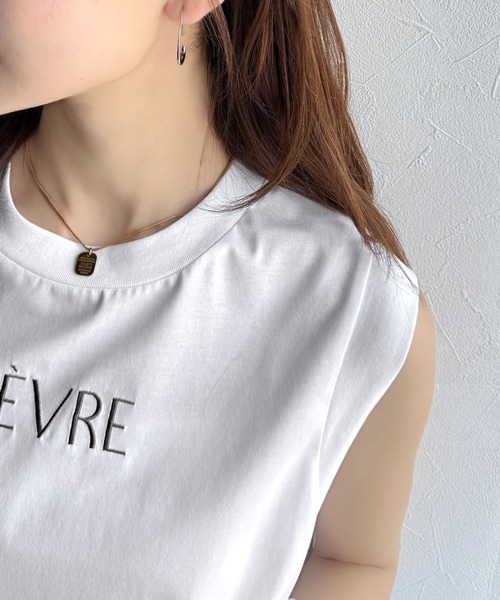 classicalelf(クラシカルエルフ)の「夏コーデの主役!シルケット胸元刺繍サイド裾スリット入りノースリーブカットソー(Tシャツ/カットソー・レディース・ブルー/チャコール/グレイッシュベージュ/ネイビー/オフホワイト・SMALL/MEDIUM/X-LARGE/LARGE)」の12枚目の写真