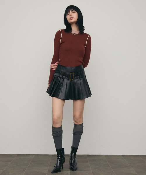 uyu.(ウユ)の「ショルダーラインバイカラーリブニットトップス【uyu./ウユ】(Tシャツ/カットソー・レディース・グリーン/レッド/ブラック・FREE)」の19枚目の写真