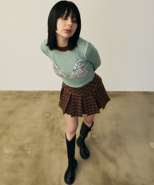 uyu.(ウユ)の「ショルダーラインバイカラーリブニットトップス【uyu./ウユ】(Tシャツ/カットソー・レディース・グリーン/レッド/ブラック・FREE)」の11枚目の写真