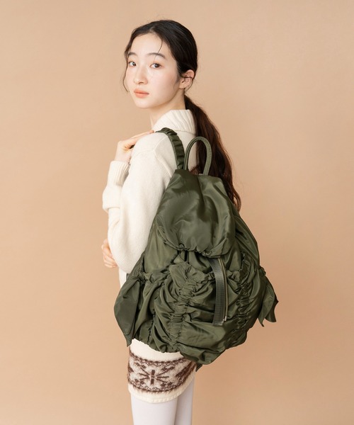 Casselini(キャセリーニ)の「Casselini(キャセリーニ)シャーリングバックパック(バックパック/リュック・レディース・アイボリー/ブラック/カーキ・FREE)」の3枚目の写真