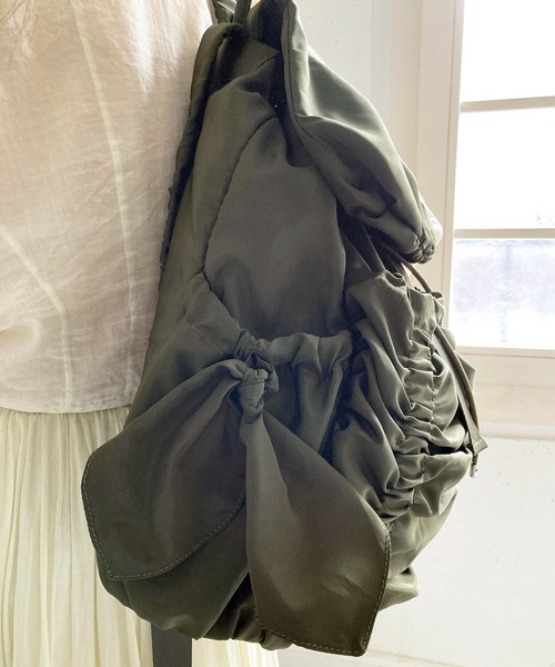 Casselini(キャセリーニ)の「Casselini(キャセリーニ)シャーリングバックパック(バックパック/リュック・レディース・アイボリー/ブラック/カーキ・FREE)」の14枚目の写真