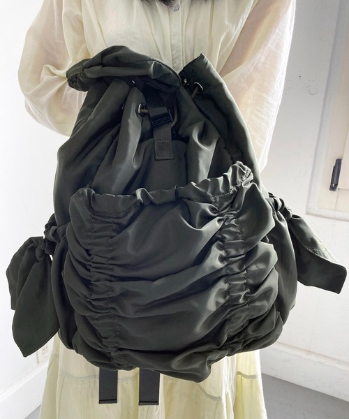 Casselini(キャセリーニ)の「Casselini(キャセリーニ)シャーリングバックパック(バックパック/リュック・レディース・アイボリー/ブラック/カーキ・FREE)」の16枚目の写真