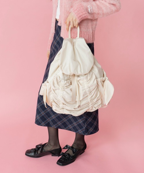 Casselini(キャセリーニ)の「Casselini(キャセリーニ)シャーリングバックパック(バックパック/リュック・レディース・アイボリー/ブラック/カーキ・FREE)」の5枚目の写真