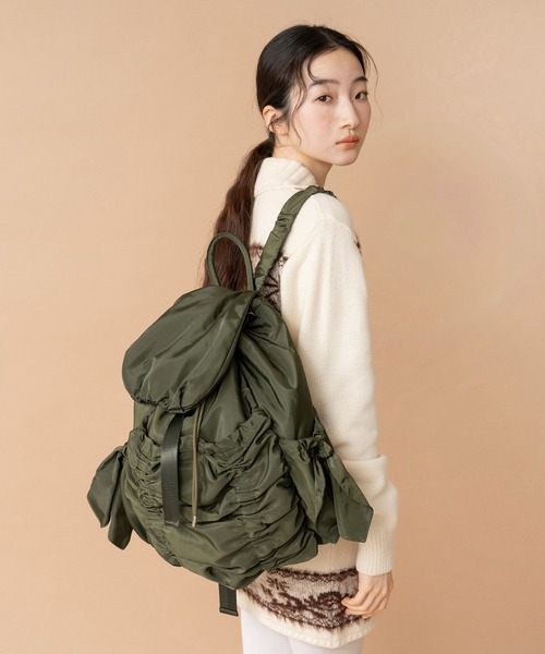 Casselini(キャセリーニ)の「Casselini(キャセリーニ)シャーリングバックパック(バックパック/リュック・レディース・アイボリー/ブラック/カーキ・FREE)」の7枚目の写真