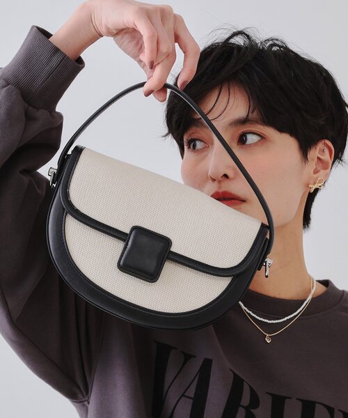 OPAQUE.CLIP（オペークドットクリップ）の「【2WAY】キャンバストリミングデザインバッグ（ショルダーバッグ・レディース・オレンジ/ブラック・00）」の2枚目の写真