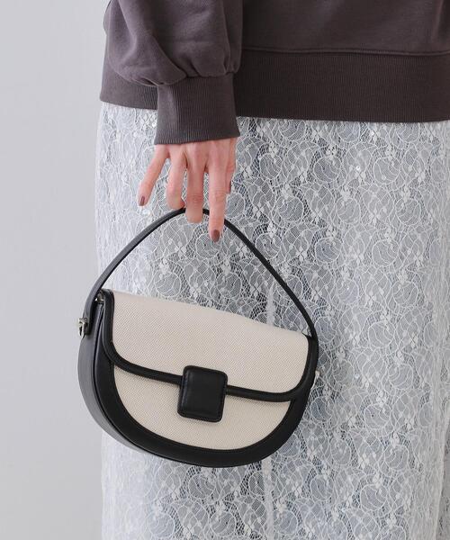 OPAQUE.CLIP（オペークドットクリップ）の「【2WAY】キャンバストリミングデザインバッグ（ショルダーバッグ・レディース・オレンジ/ブラック・00）」の4枚目の写真