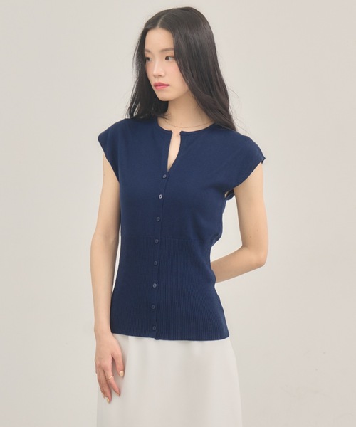 NEUNA（ヌナ）の「キーネックベストトップ（ベスト・レディース・ベージュ/ネイビー・FREE）」の20枚目の写真