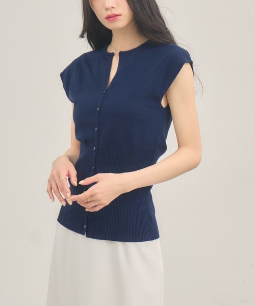 NEUNA（ヌナ）の「キーネックベストトップ（ベスト・レディース・ベージュ/ネイビー・FREE）」の17枚目の写真