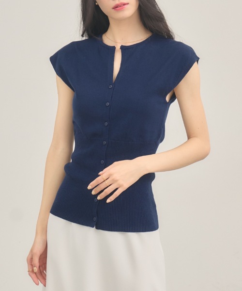 NEUNA（ヌナ）の「キーネックベストトップ（ベスト・レディース・ベージュ/ネイビー・FREE）」の18枚目の写真