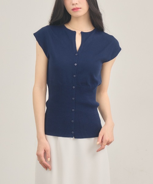 NEUNA（ヌナ）の「キーネックベストトップ（ベスト・レディース・ベージュ/ネイビー・FREE）」の19枚目の写真