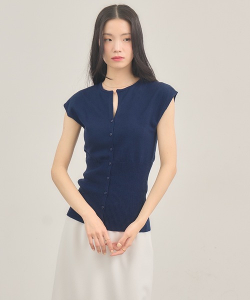 NEUNA（ヌナ）の「キーネックベストトップ（ベスト・レディース・ベージュ/ネイビー・FREE）」の21枚目の写真