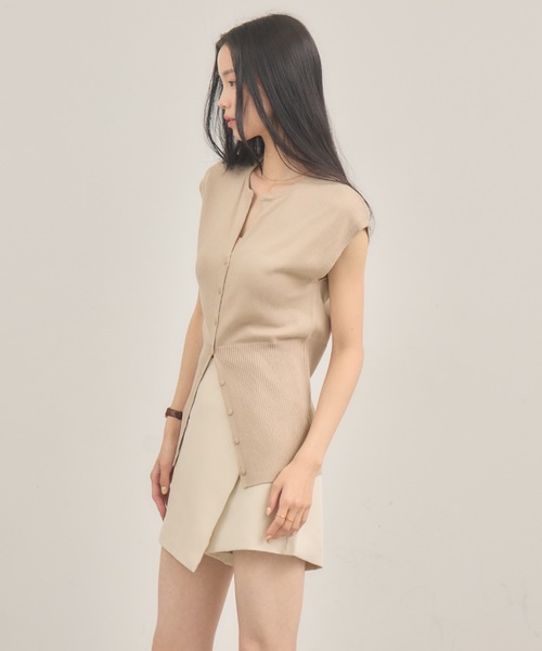 NEUNA（ヌナ）の「キーネックベストトップ（ベスト・レディース・ベージュ/ネイビー・FREE）」の9枚目の写真