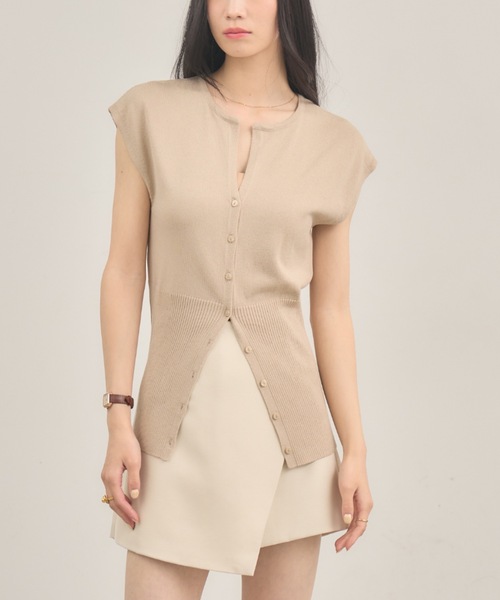 NEUNA（ヌナ）の「キーネックベストトップ（ベスト・レディース・ベージュ/ネイビー・FREE）」の3枚目の写真