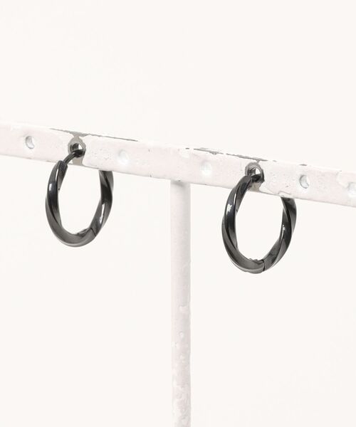 ARCHIVER（アーカイバ）の「【RS】【Stainless】 Twist Pierce 14mm（ピアス（両耳用）・レディース・ゴールド/シルバー/ブラック・FREE）」の6枚目の写真