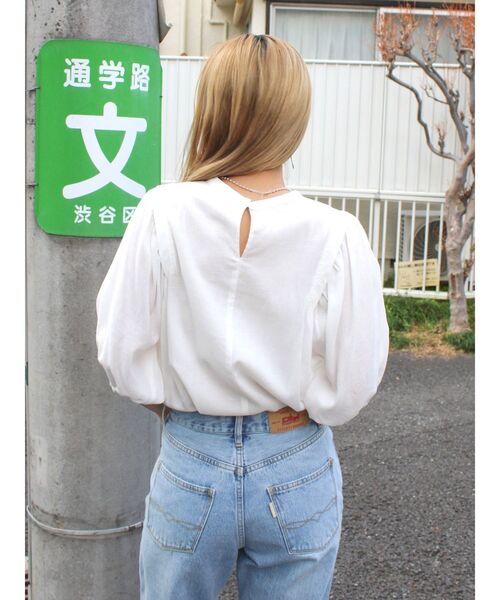 Ungrid(アングリッド)の「【WEB限定】パフスリーブブラウス(シャツ/ブラウス・レディース・オフホワイト/ブラック/レッド・FREE)」の8枚目の写真