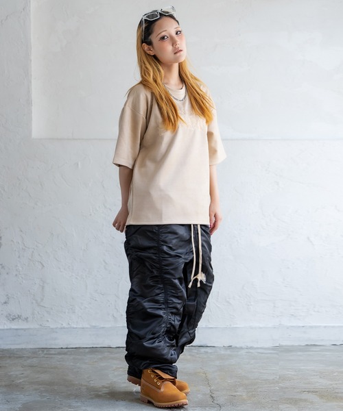 SIDEWAY STANCE(サイドウェイスタンス)の「【SIDEWAY STANCE】スエードポンチ BLロゴ刺しゅう 半袖Tシャツ(Tシャツ/カットソー・メンズ・ベージュ/ピンク/チャコール・SMALL/MEDIUM/LARGE)」の15枚目の写真