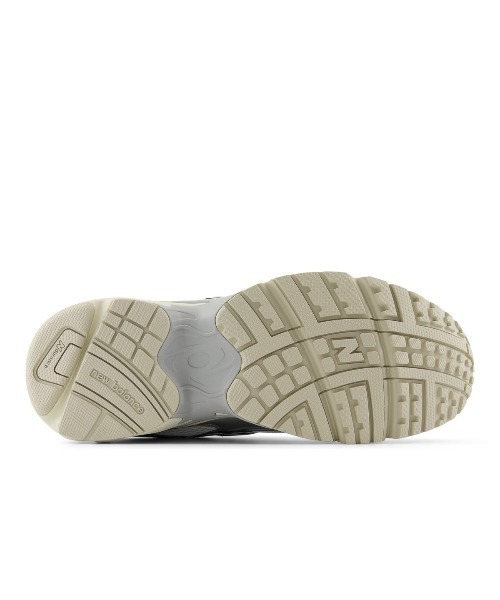 Kinetics（キネティクス）の「New Balance ML725V1（ニューバランス ML725V1）（スニーカー・メンズ・ホワイト系/ベージュ系・23cm/24.5cm/26cm/27cm/27.5cm/25cm/23.5cm/24cm/25.5cm/26.5cm/28cm）」の5枚目の写真