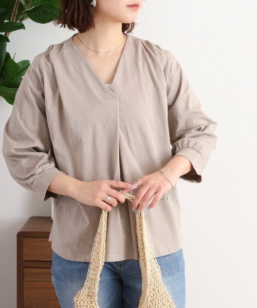 atONE(アットワン)の「ブラウス風タックスキッパー 七分丈Tシャツ(Tシャツ/カットソー・レディース・グレイッシュベージュ/チャコールグレー/ブラック/ホワイト/モカ・LL~3L/M-L/4L~5L)」の11枚目の写真
