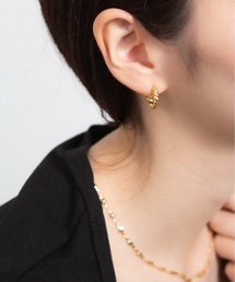 フープピアス ツイスト」に該当するゴールド/金色系の