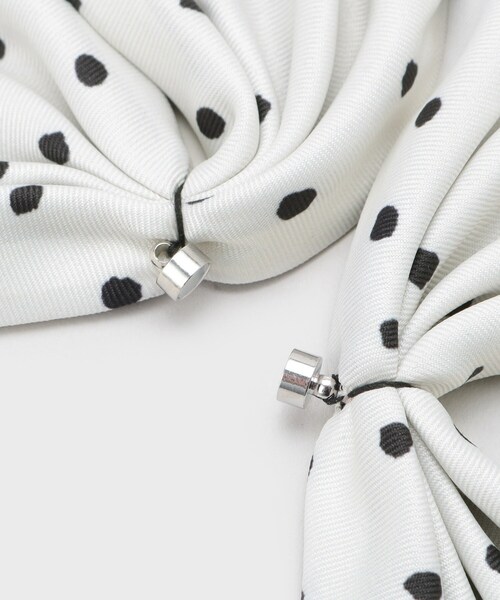 OPAQUE.CLIP（オペークドットクリップ）の「【接触冷感／UVケア】マグネットスカーフ（バンダナ/スカーフ・レディース・ホワイト系3/グレー系/ベージュ系/ブラック系・00）」の7枚目の写真