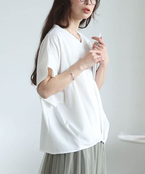 GOLDJAPAN(ゴールドジャパン)の「Vネックタケノコタックカットソー【大きいサイズ対応】(Tシャツ/カットソー・レディース・ブラック/ネイビー/オフホワイト/グレー系・LL~3L/4L~5L)」の1枚目の写真