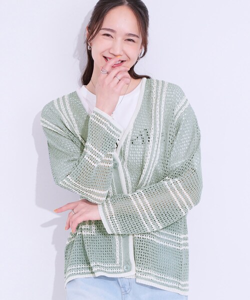 SHOO・LA・RUE（シューラルー）の「レースのような編み柄が上品 Vネックカーディガン（カーディガン/ボレロ・レディース・アイボリー/ブラック/グリーン系・00）」の3枚目の写真