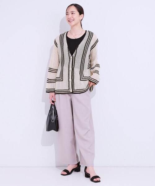 SHOO・LA・RUE（シューラルー）の「レースのような編み柄が上品 Vネックカーディガン（カーディガン/ボレロ・レディース・アイボリー/ブラック/グリーン系・00）」の6枚目の写真