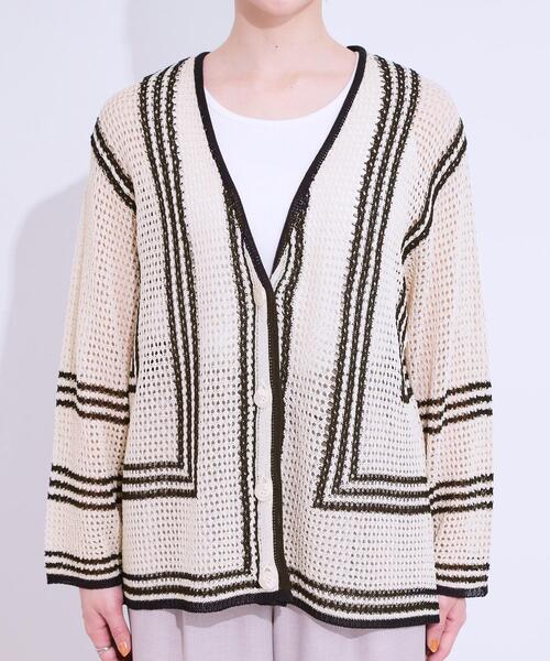 SHOO・LA・RUE（シューラルー）の「レースのような編み柄が上品 Vネックカーディガン（カーディガン/ボレロ・レディース・アイボリー/ブラック/グリーン系・00）」の16枚目の写真